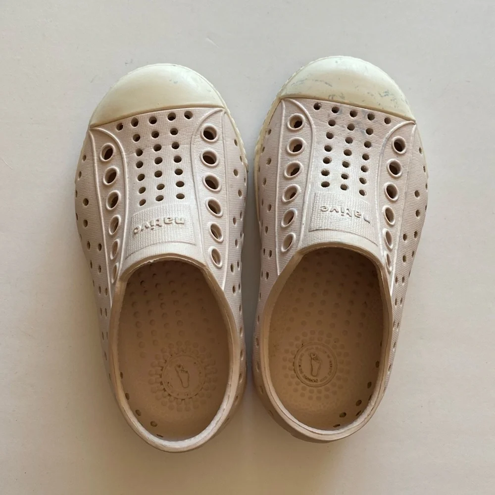 Native Jefferson girls kids shoes pink size 6 six